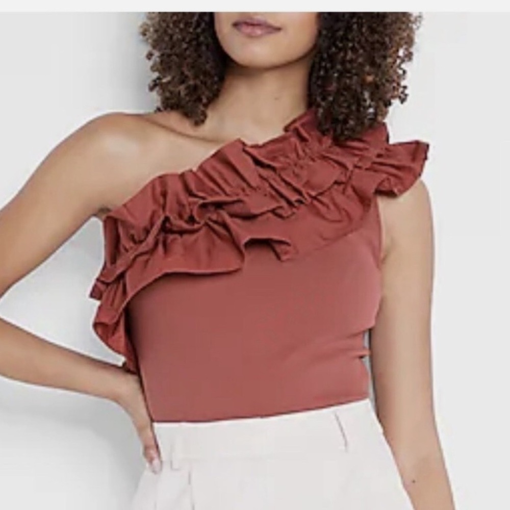 Ruffled One-Shoulder bodysuit